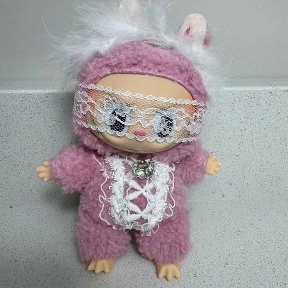 LABUBU FASHION INSPIRED OUTFIT, NEW 🆕 - Picture 1 of 2